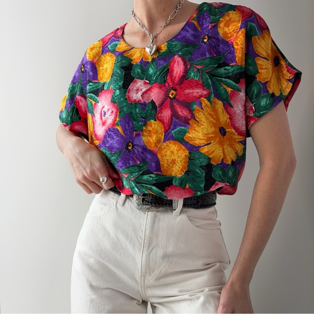Vintage 80s satin floral print short sleeve blouse relaxed fit